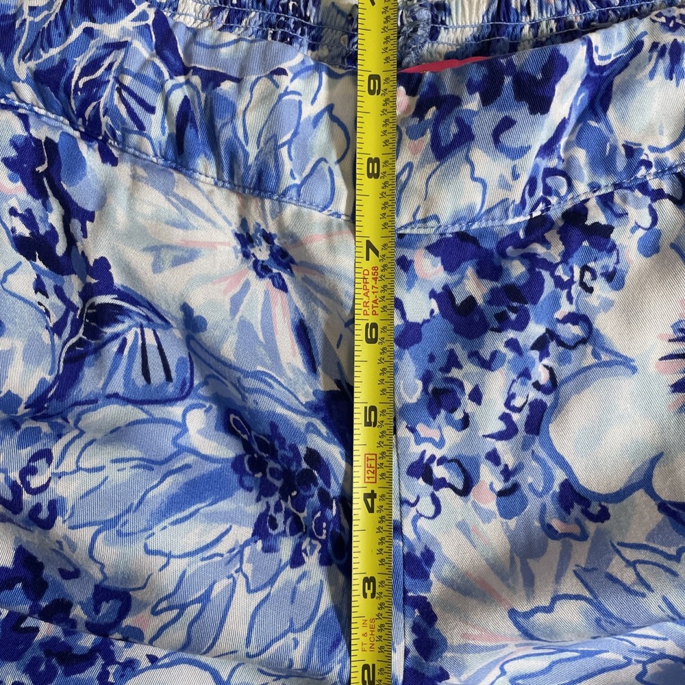 LILLY PULITZER Dahlia Shorts 4" Catch And Keep Blue Floral Scallop Hem, Size L - Picture 8 of 9